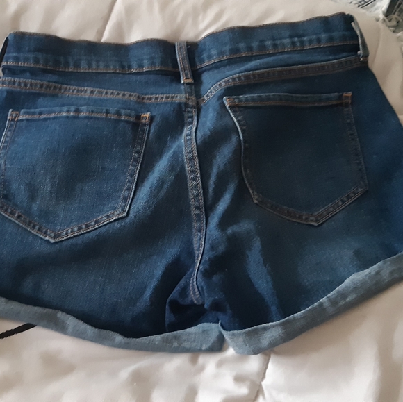 Short jeans Old Navy semi-fitted size 4 - Picture 3 of 8
